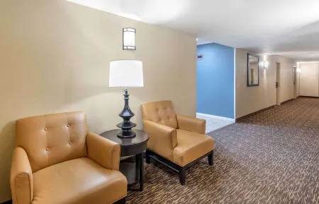 Extended Stay America Select Suites - Chicago - Westmont - Oak Brook Отели в г. Кларендон Хилс