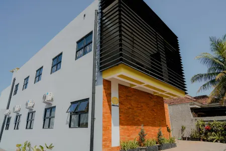 Arlita Guesthouse Отели рядом с достопримечательностью «Alun-Alun Cianjur»