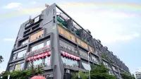 Hotel Lavit Hotels near Nirma University