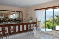 Anthemis Hotel Apartments - بار