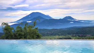Villa Putih Gedongsongo (3Br + Pool) Hotel dekat Argasoka Garden