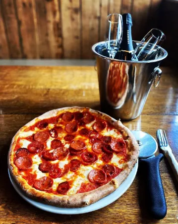 The Green W7 Отели рядом с достопримечательностью «Gurdwara Sri Guru Singh Sabha»