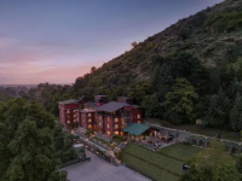 Golden Tulip Srinagar Hotels in Srinagar