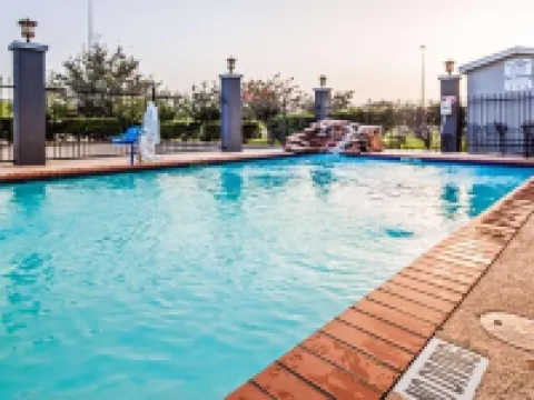 Super 8 by Wyndham Laredo Hotels in Laredo