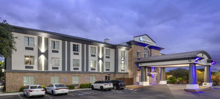 Best Western Medical Center North Inn  Suites Near Six Flags Hotel di County Bexar