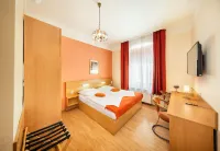 Hotel Golden City Garni - Airport Shuttle