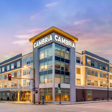 Cambria Hotel Milwaukee Downtown Hotels near Eisner Museum