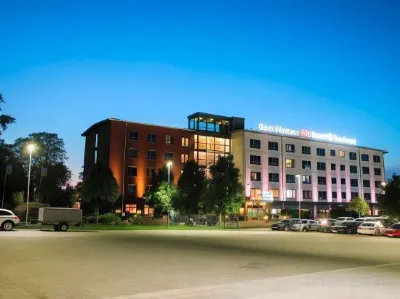 Skara Konsthotell Отели в г. Йётенская коммуна