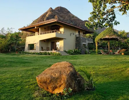 Malharmachi Luxury Mountain Resort Отели в г. Bhadas Bk.