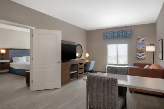 比靈斯西I-90號歡朋套房酒店