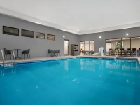 洛瓦城-科拉爾維爾歡朋酒店 科拉爾維爾酒店