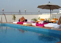 The Oasis - Rooftop Pools