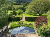 Wonderful rural idyll with glorious views and Yamaha baby grand piano Hotels in Ledbury