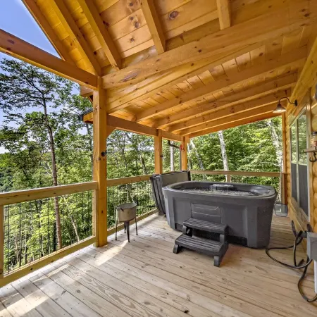 Moondance Cabin at Red River Gorge - Hot Tub