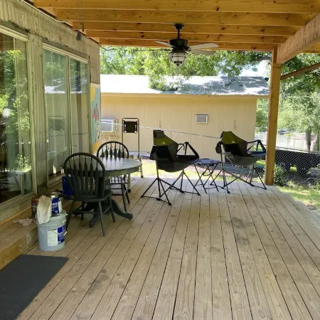 Romantic Cabin for Two! 12 miles to Schlitterbahn/New Braunfels, Gruene Texas.