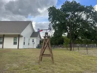 Close to Baylor & Silos: 3 BR Home Pickleball Court, Ping Pong Table & Barn Hotels in Robinson