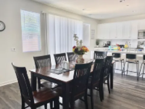 North LA Spacious/Family-Friendly New Home with 5 Bedrooms, 3 Baths, 6 Beds Hotels in Sylmar