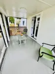 Newly updated cottage located walking distance to Downtown Ft. Myers