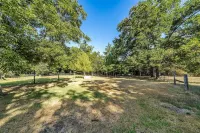 The Green Emerald Close to Down Town Brenham