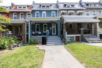 Historic NW DC Rowhome + Hot Tub 5 bed/3.5 bath 펫워스 호텔