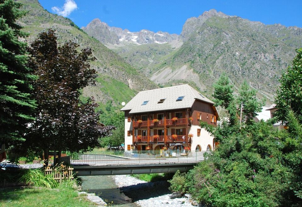 hotel overview picture