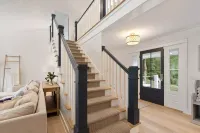 BEAUTIFUL HOME JUST STEPS TO BEACH! Perfect 6 BR Family Home - 3 Master Suites!