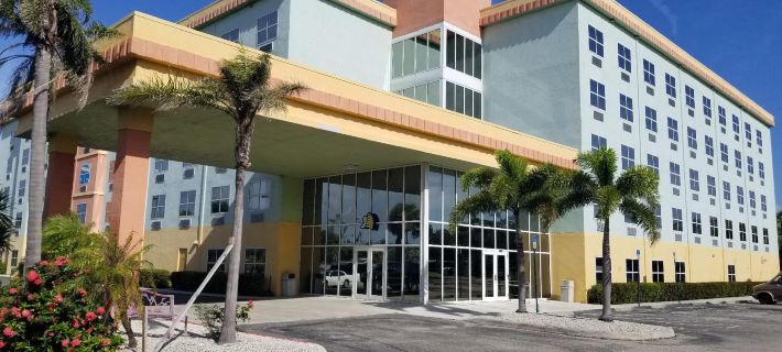 Allure Suites of Fort Myers Hotels in Lee County