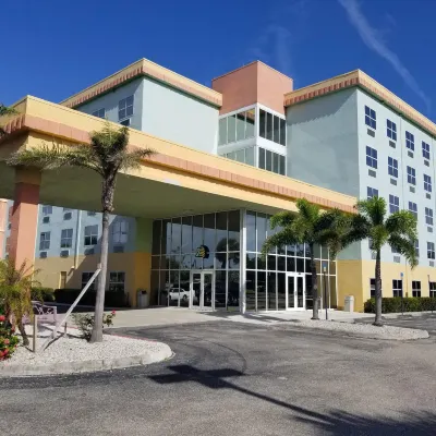 Allure Suites of Fort Myers Hotels near Lakes Regional Park