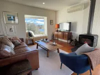 Cosy “Mod” in Clunes