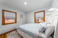 Adorable Downtown Loveland Chalet