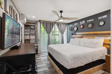 NEW! RusticLuxe — Fully Custom Boss Cabin at Turtle Bay