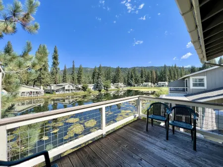 Cozy Townhome on Plumas Pines