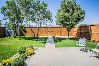 Safari Green House along main street, minutes drive to TTU and medical district. Hotels near Talbots