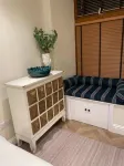Luxurious one-bedroom seaside apartment