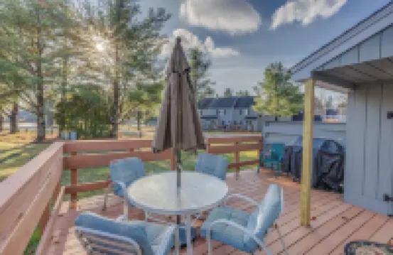 LOON-tastic location minutes away from the Slopes!