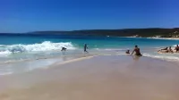 Views of Redwall Valley and close to beaches and wineries. Hotels in Yallingup