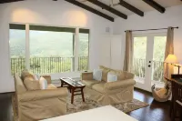 Quiet & Private Guest House with Gorgeous Valley Views