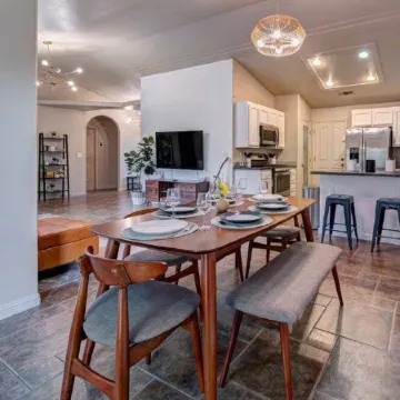 🏡 *NEW* The Artsy Abode ✨ Hot Tub ♨️ BBQ 🍖Foosball ⚽️