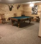 Spacious 12-bedroom 10-Bath Cedar accented lodge in Picturesque Macon Missouri