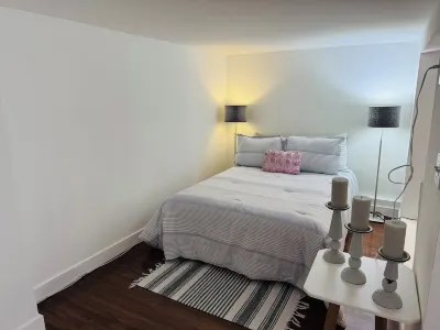 Luxury cozy loft near UCLA , Beverly Hills, Santa Monica ,LAX 30+days stay only Hotels in Westwood