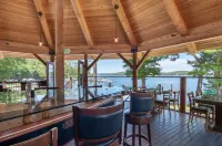 🌟 Unique Houseboat Experience on Lake Winnipesaukee - Harborside 🚤🌊