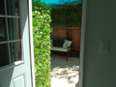 Santa Barbara Mermaid's Cove- Cozy 1-bedroom Apartment with A/C, WiFi, and W&D