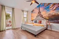 Family Fun Beach House, Sleeps 8, Pool - 9 minute walk to beach close to casinos Hotels near Airport Plaza