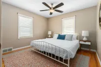 ~Cozy & Family Friendly Home~  Game Room | Self Check-in | FAST WiFi|