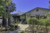 Hot Tub, Firepit & Gameroom. Near San Luis Obispo, Pismo Beach, Avila. Pets OK!