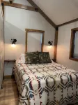 Cozy Cabin Retreat located just minutes to Galena, IL & DBQ, IA