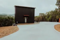 Overlook Tower - Views, Hot Tub, RV/Tesla Hookup & Plenty of Parking!