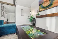 Grand Canyon Brand New Home with AC. Near Golf Course, Lake & Bearizona