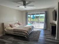 Arden Haus - Remodeled 3 bedroom house in Mesa w/pool and golf course views