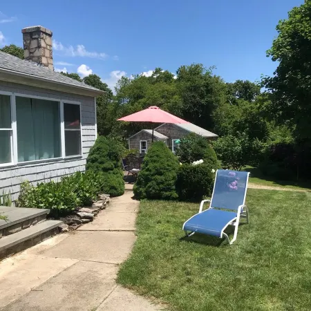 Beach Cottage 1 Mile From Weekapaug & Misquamicut